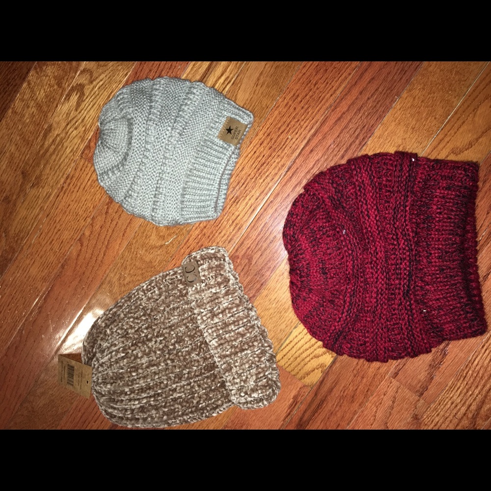 3 set of women’s beanies
